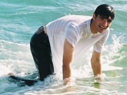 photo model swimming in clothes wet jeans and t-shirt